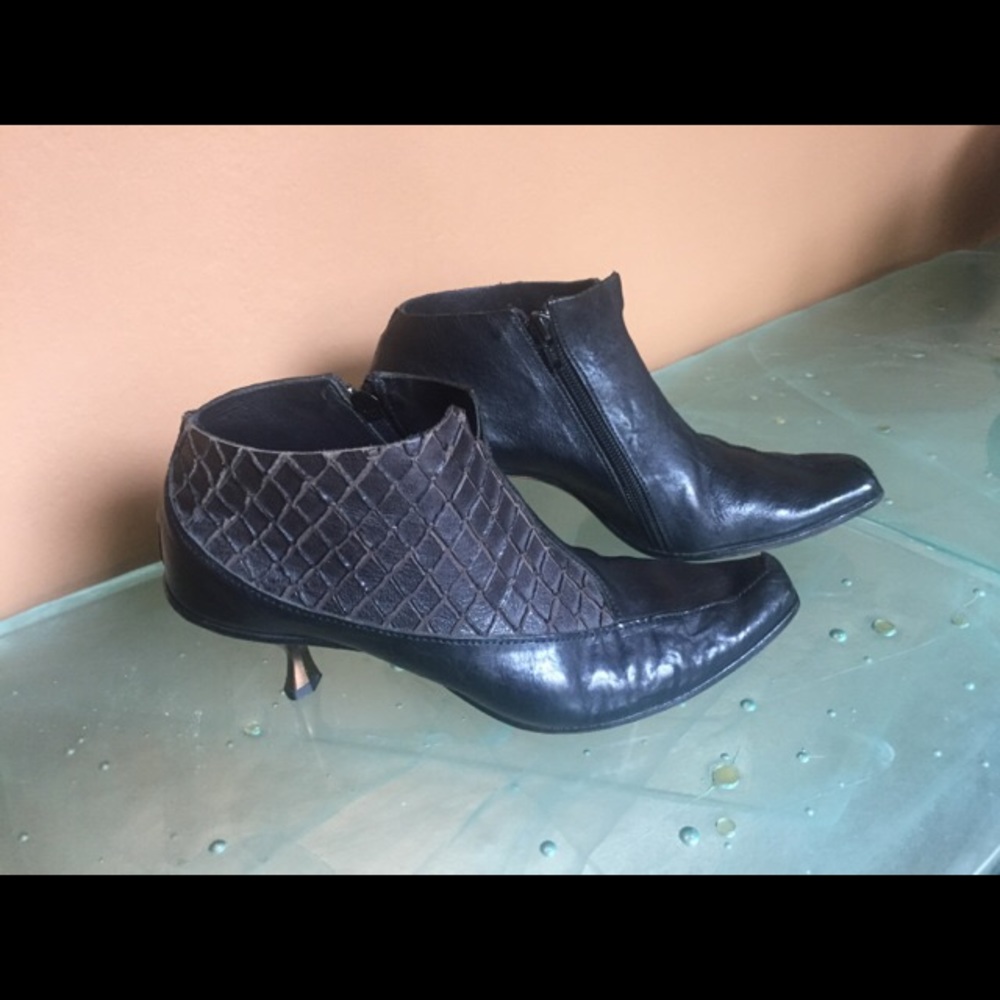 Cydwoq: Unique Black & Grey Booties (7)